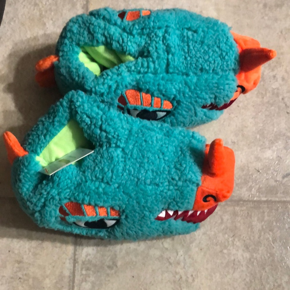 NWT Cat & Jack Slippers Size 2-3